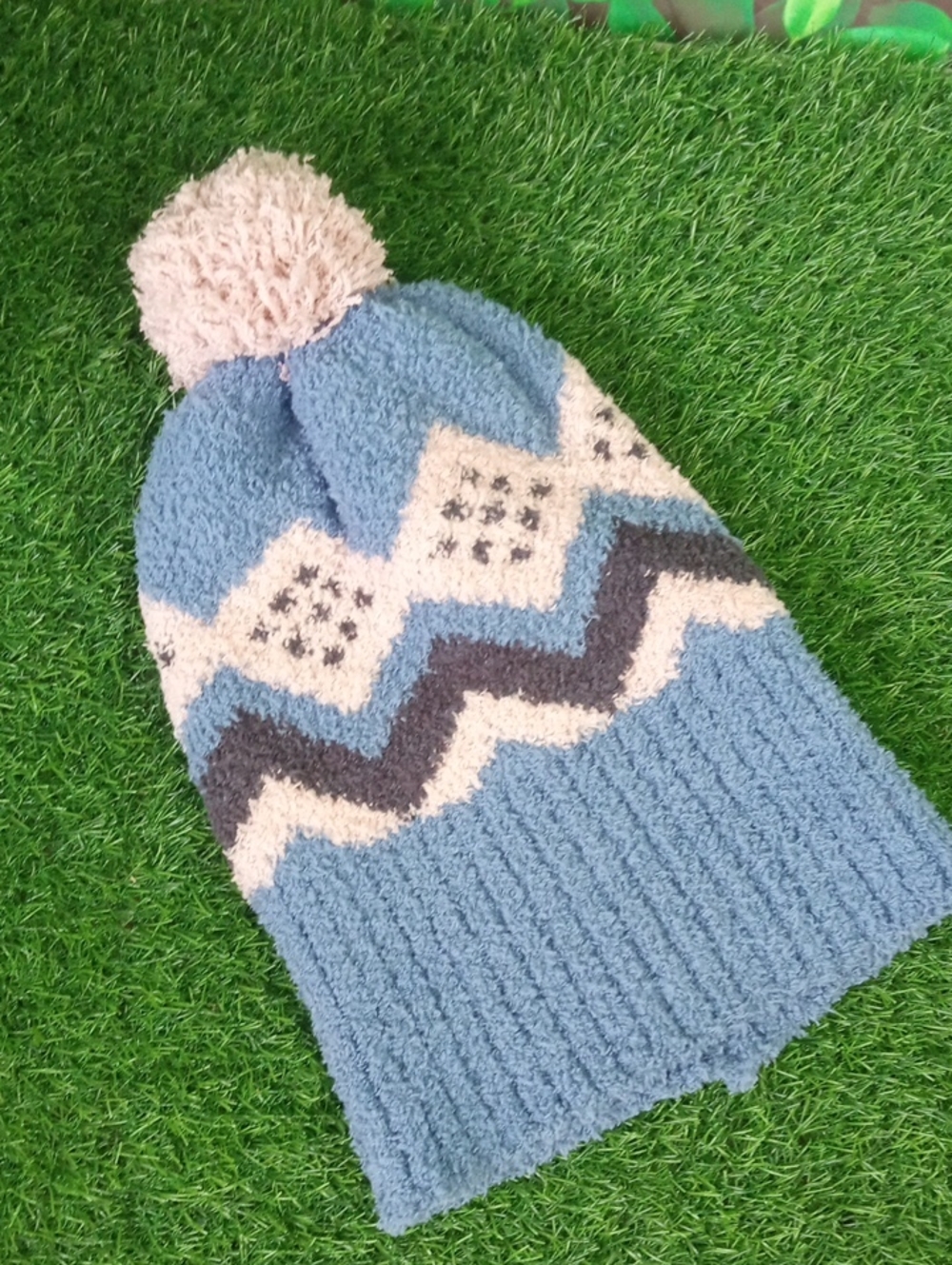 🛍️ 🍒 Prissy Jane Pom Pom Beanie